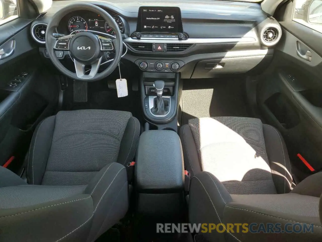 8 fotografías del automóvil dañado 3KPF24AD4PE562613 KIA FORTE 2023