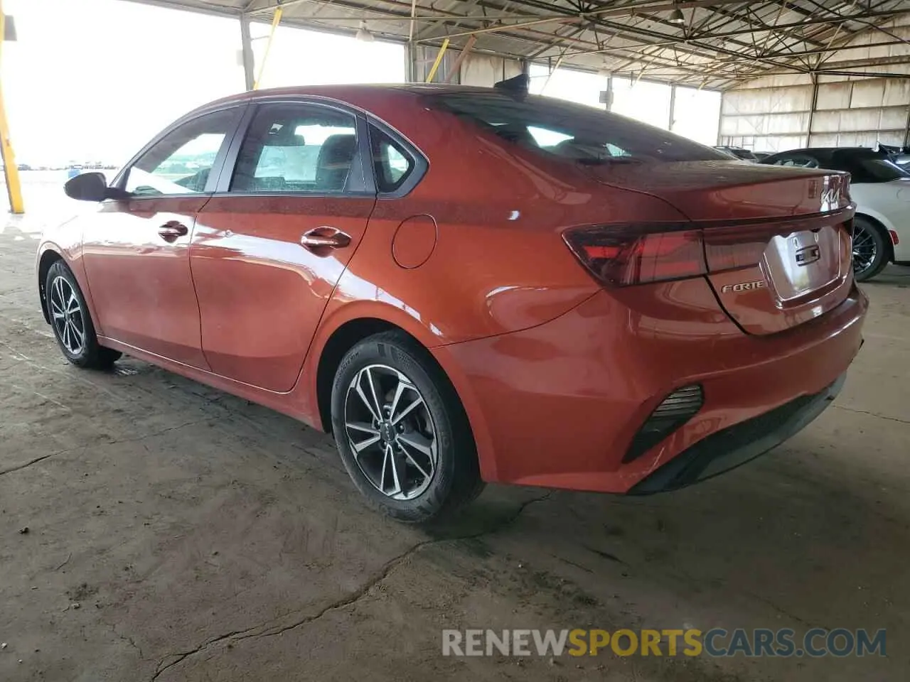 2 fotografías del automóvil dañado 3KPF24AD4PE570291 KIA FORTE 2023
