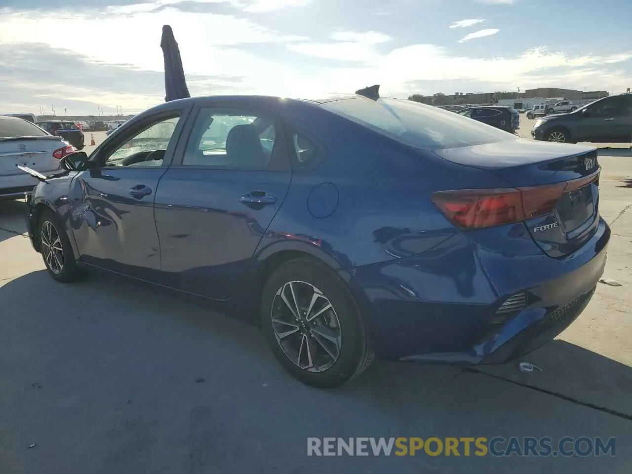 2 fotografías del automóvil dañado 3KPF24AD4PE681987 KIA FORTE 2023