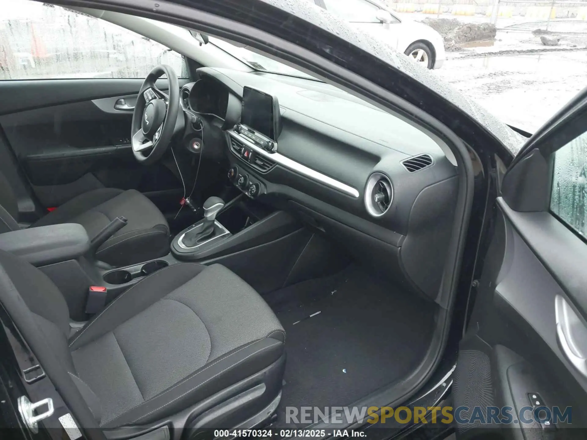 5 fotografías del automóvil dañado 3KPF24AD4PE691502 KIA FORTE 2023