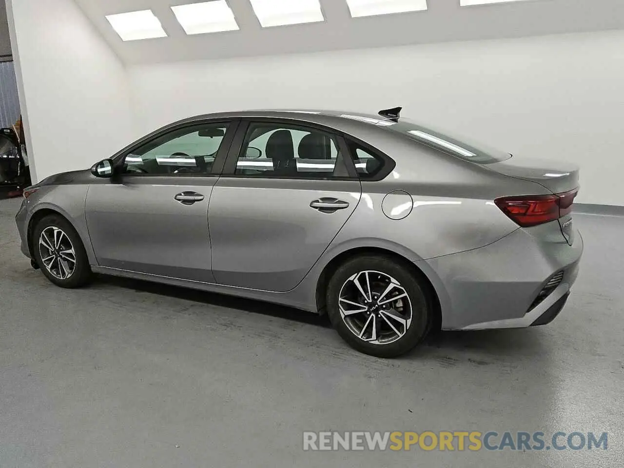 2 fotografías del automóvil dañado 3KPF24AD5PE538580 KIA FORTE 2023