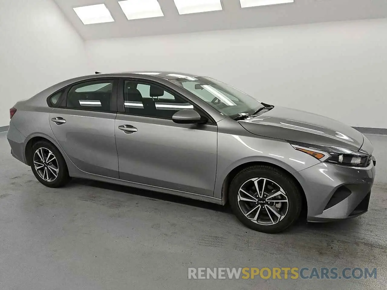 4 fotografías del automóvil dañado 3KPF24AD5PE538580 KIA FORTE 2023
