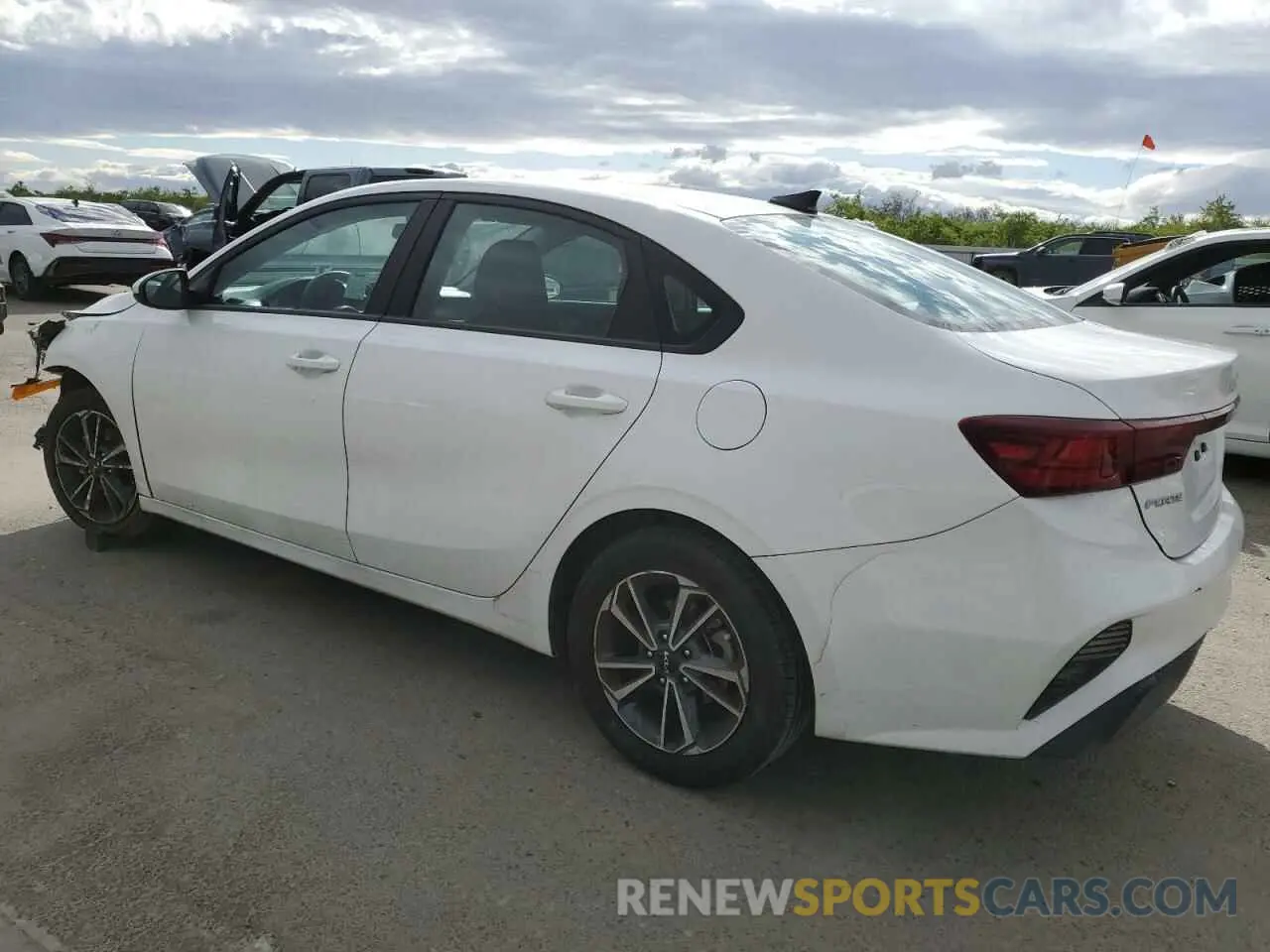 2 fotografías del automóvil dañado 3KPF24AD5PE539065 KIA FORTE 2023