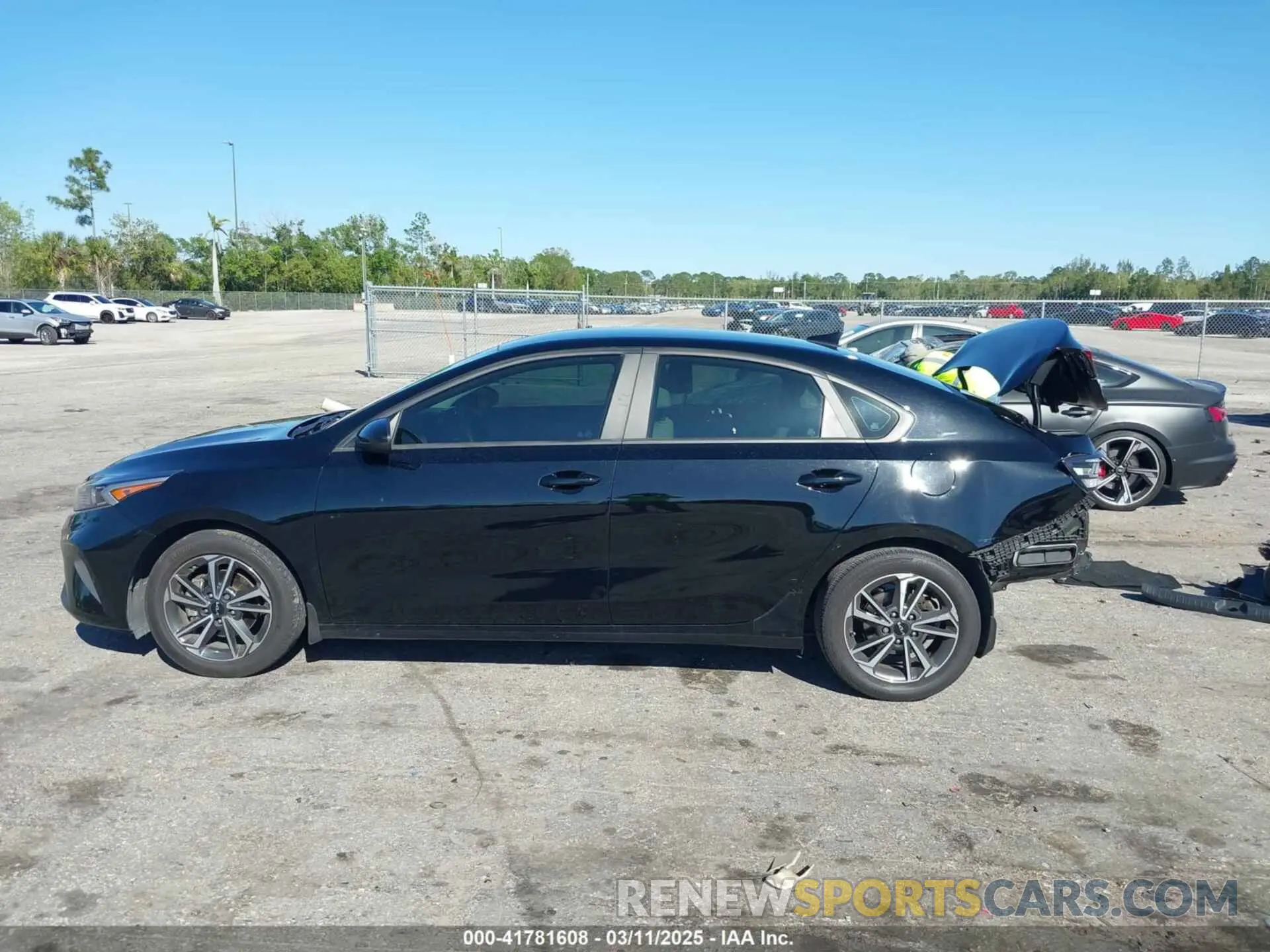 15 fotografías del automóvil dañado 3KPF24AD5PE554908 KIA FORTE 2023