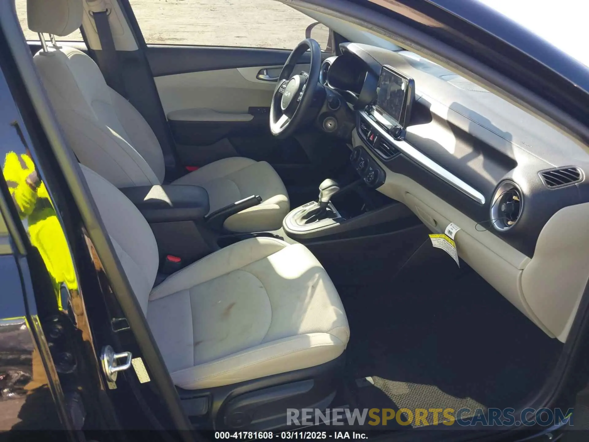 5 fotografías del automóvil dañado 3KPF24AD5PE554908 KIA FORTE 2023