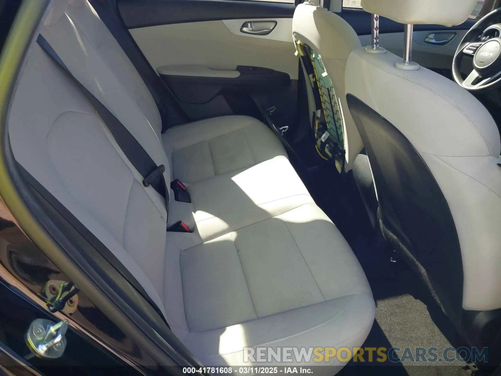 8 fotografías del automóvil dañado 3KPF24AD5PE554908 KIA FORTE 2023