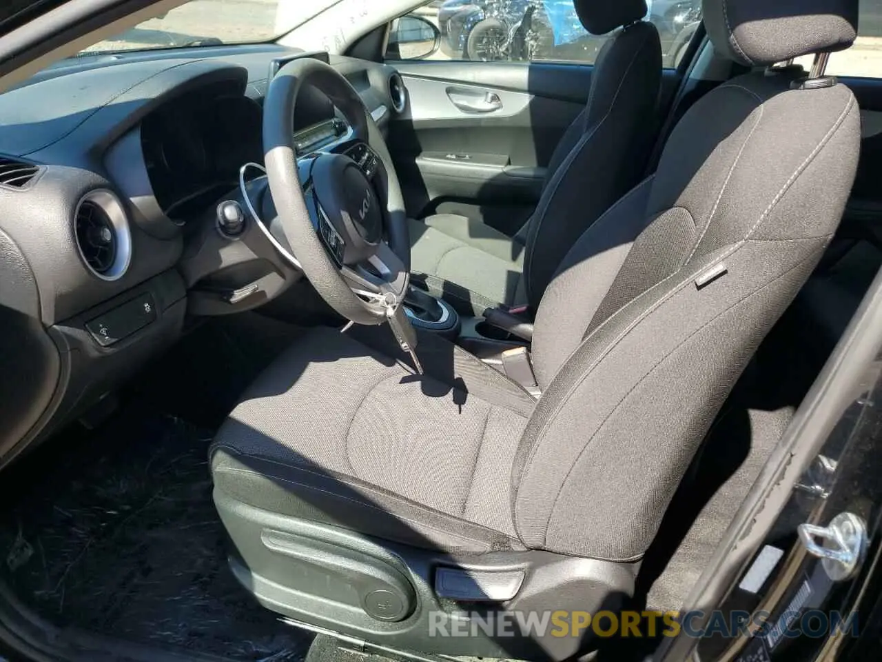 7 fotografías del automóvil dañado 3KPF24AD5PE562619 KIA FORTE 2023