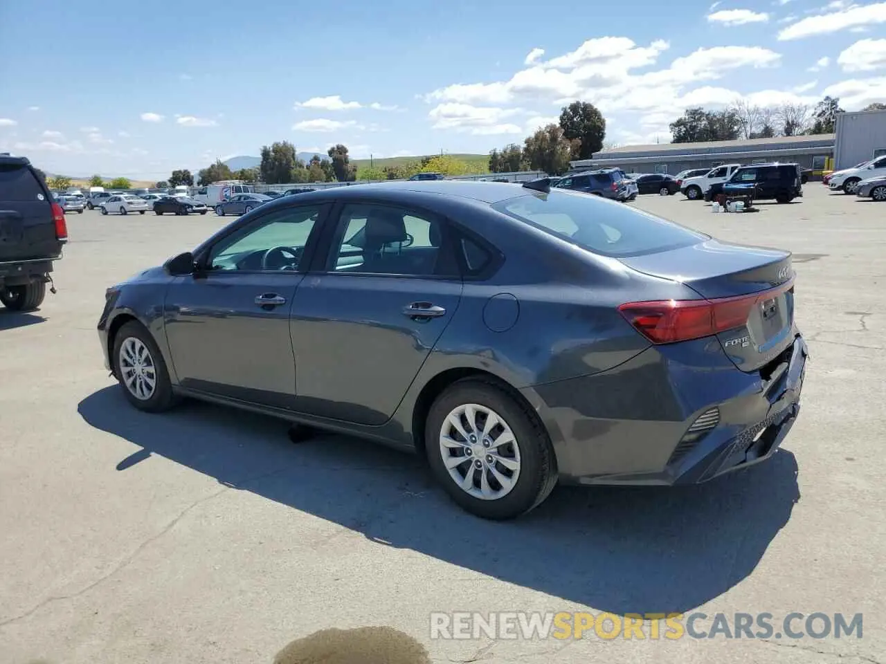 2 fotografías del automóvil dañado 3KPF24AD5PE568484 KIA FORTE 2023