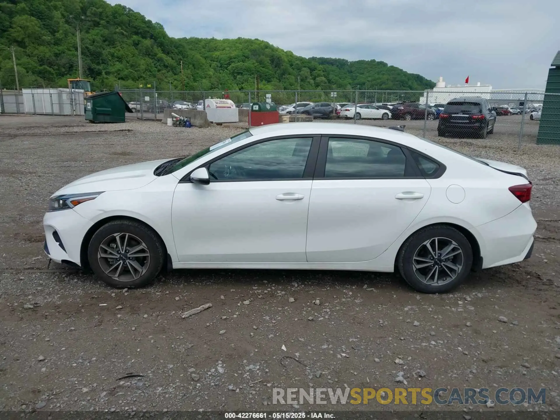 14 fotografías del automóvil dañado 3KPF24AD5PE590582 KIA FORTE 2023
