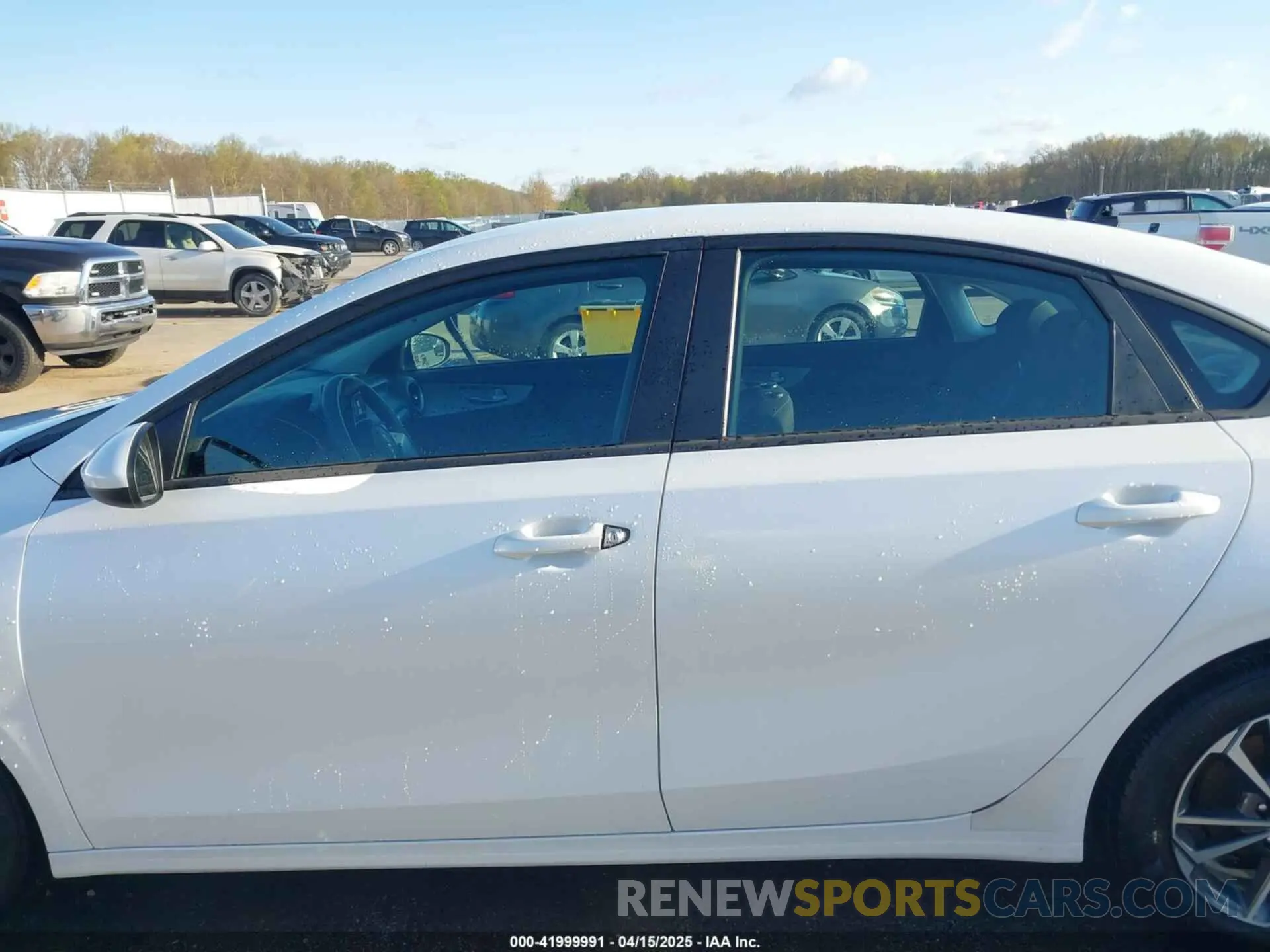 14 fotografías del automóvil dañado 3KPF24AD5PE619448 KIA FORTE 2023