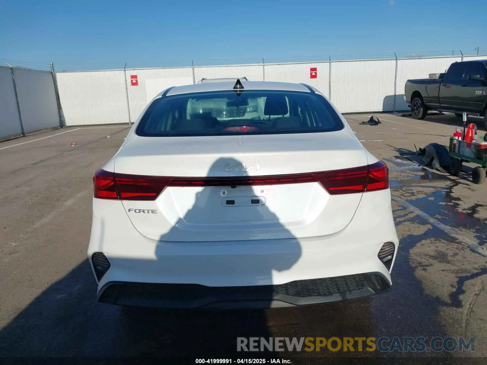 16 fotografías del automóvil dañado 3KPF24AD5PE619448 KIA FORTE 2023