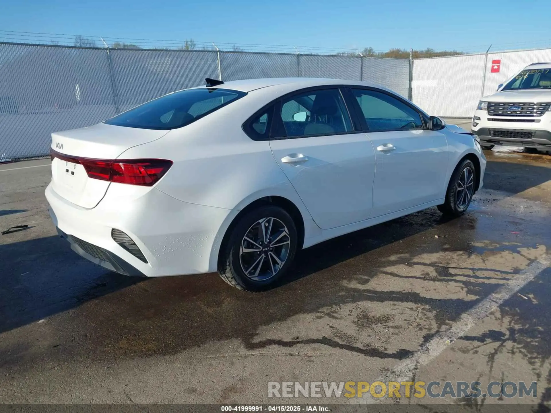 4 fotografías del automóvil dañado 3KPF24AD5PE619448 KIA FORTE 2023
