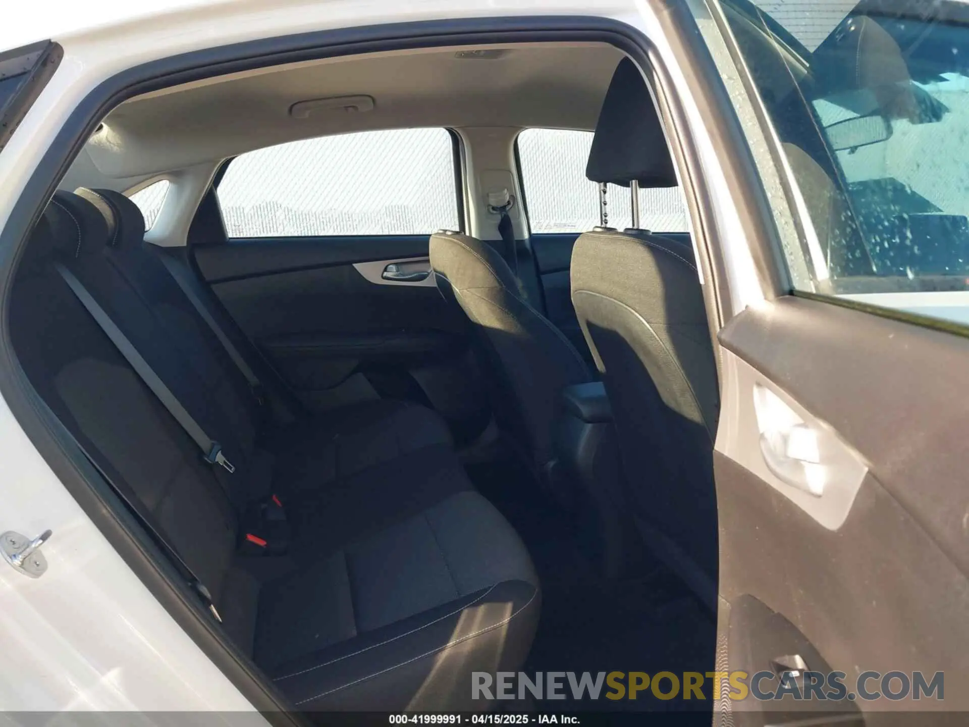 8 fotografías del automóvil dañado 3KPF24AD5PE619448 KIA FORTE 2023