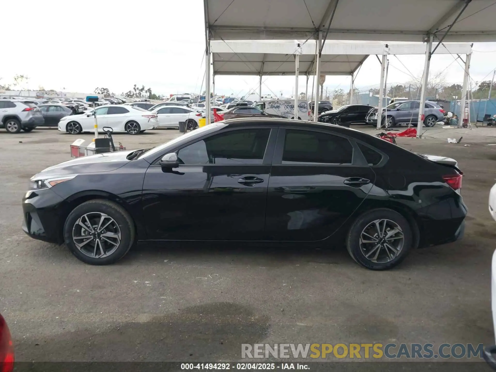 14 fotografías del automóvil dañado 3KPF24AD5PE646813 KIA FORTE 2023