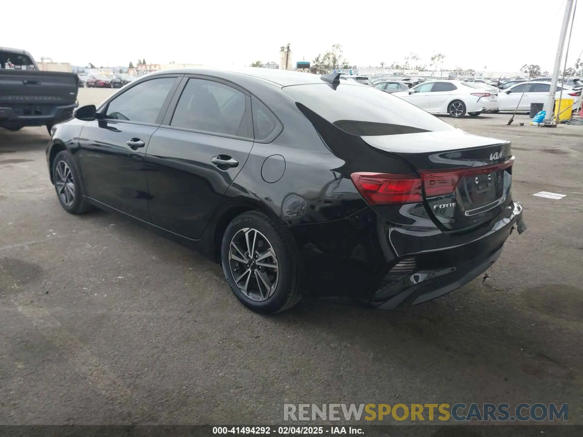 3 fotografías del automóvil dañado 3KPF24AD5PE646813 KIA FORTE 2023