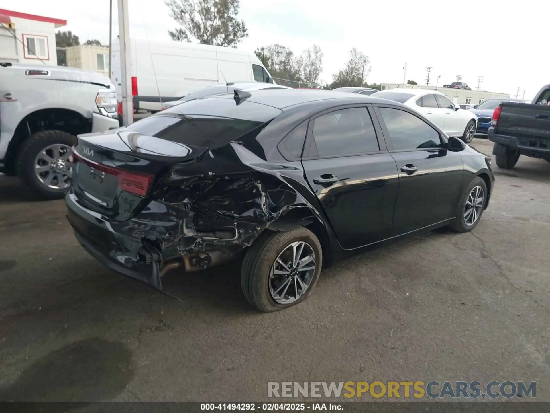 4 fotografías del automóvil dañado 3KPF24AD5PE646813 KIA FORTE 2023