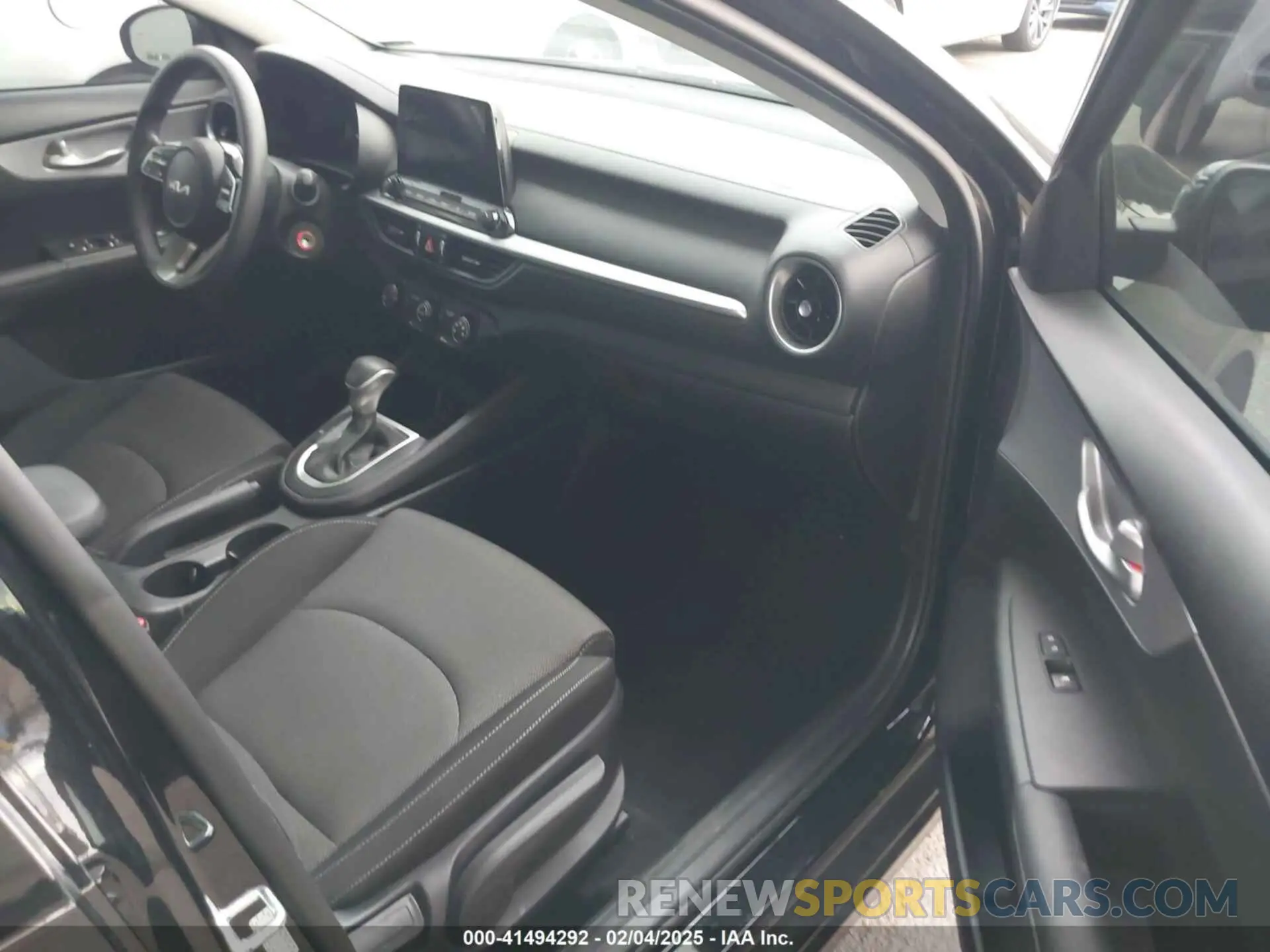 5 fotografías del automóvil dañado 3KPF24AD5PE646813 KIA FORTE 2023