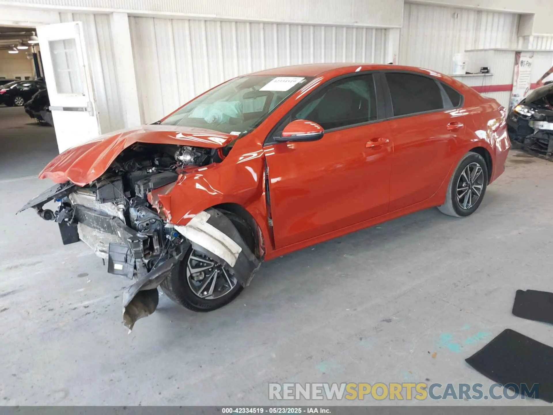 2 fotografías del automóvil dañado 3KPF24AD5PE677558 KIA FORTE 2023