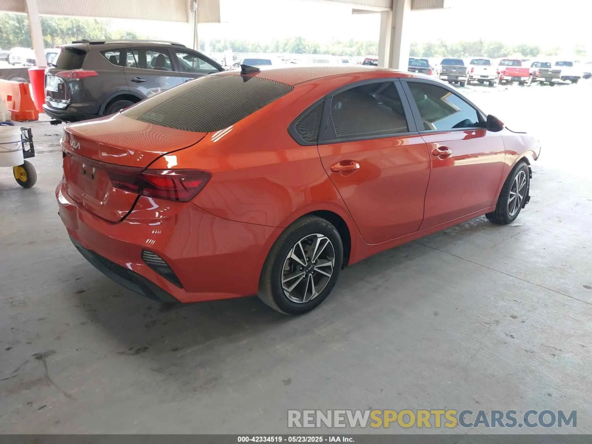 4 fotografías del automóvil dañado 3KPF24AD5PE677558 KIA FORTE 2023