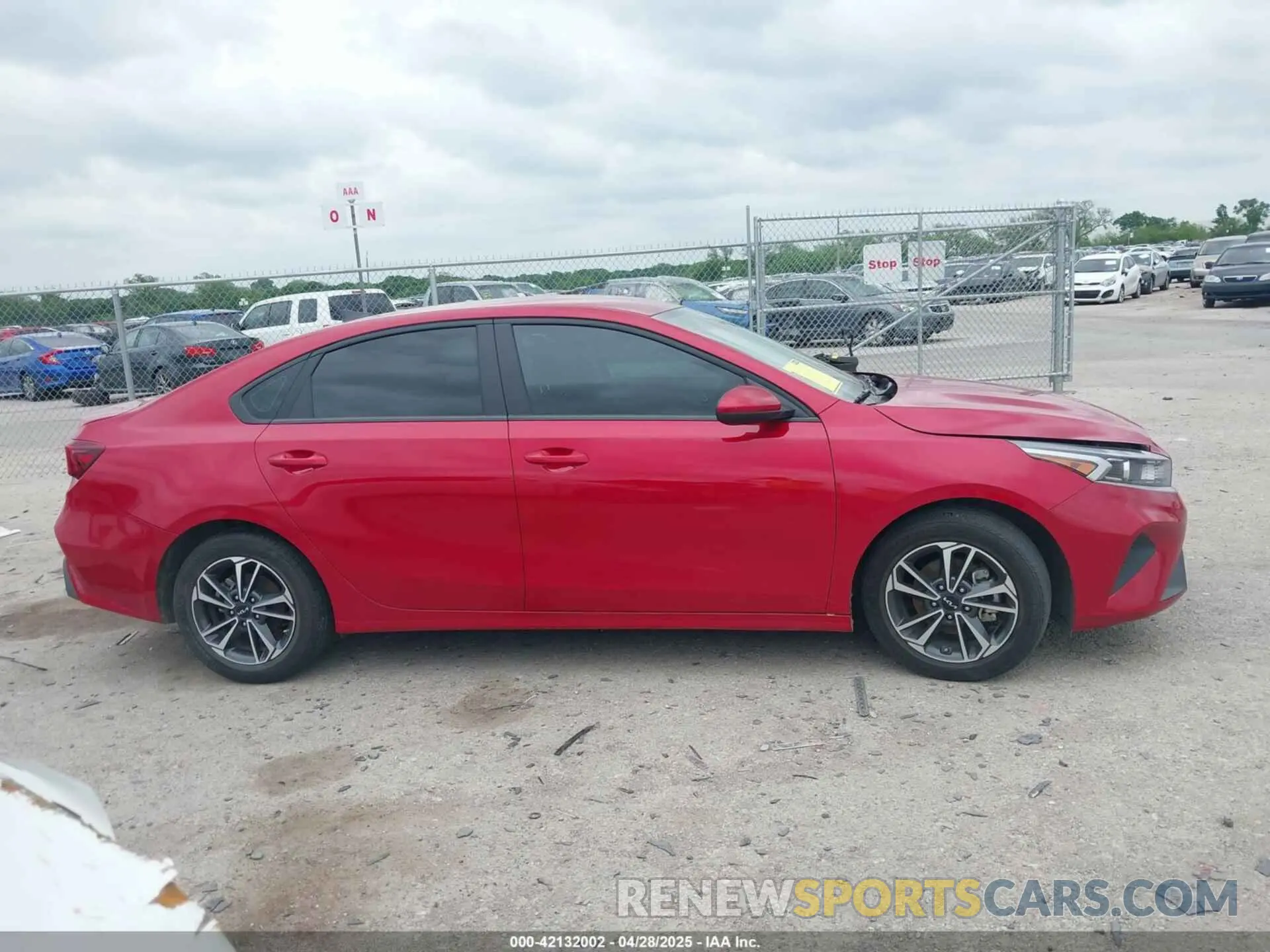 13 fotografías del automóvil dañado 3KPF24AD5PE682212 KIA FORTE 2023