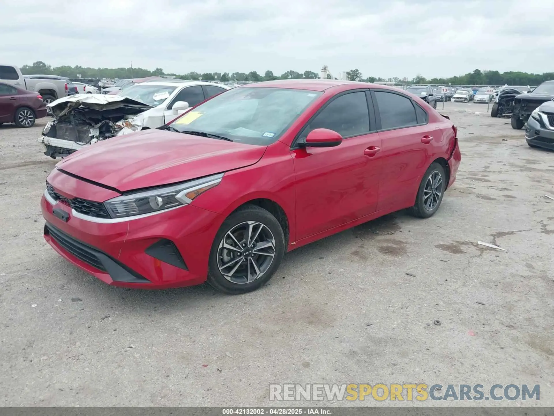 2 fotografías del automóvil dañado 3KPF24AD5PE682212 KIA FORTE 2023