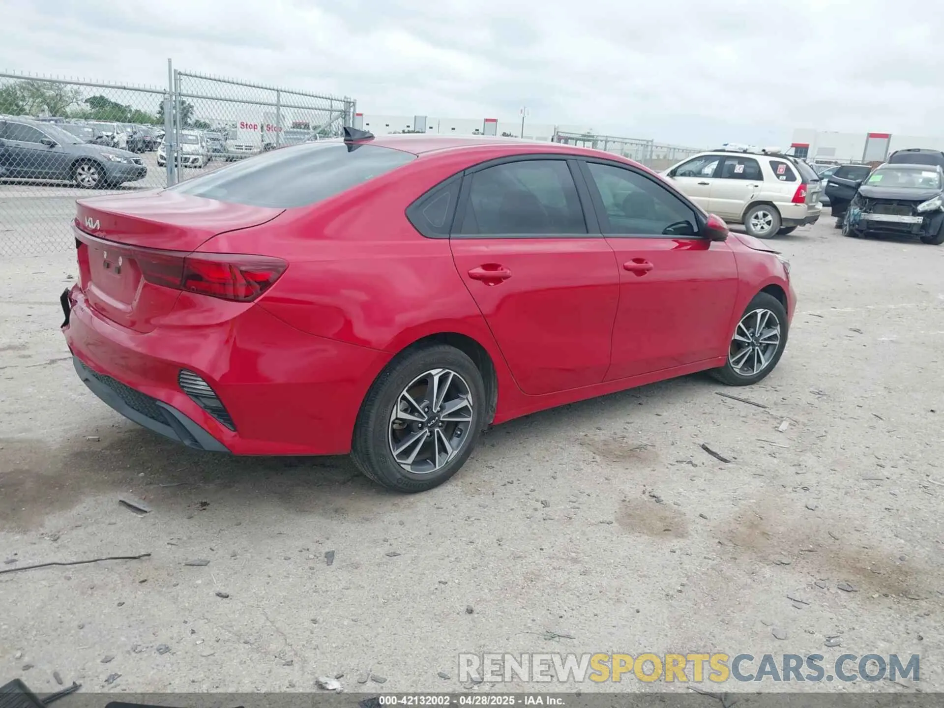 4 fotografías del automóvil dañado 3KPF24AD5PE682212 KIA FORTE 2023