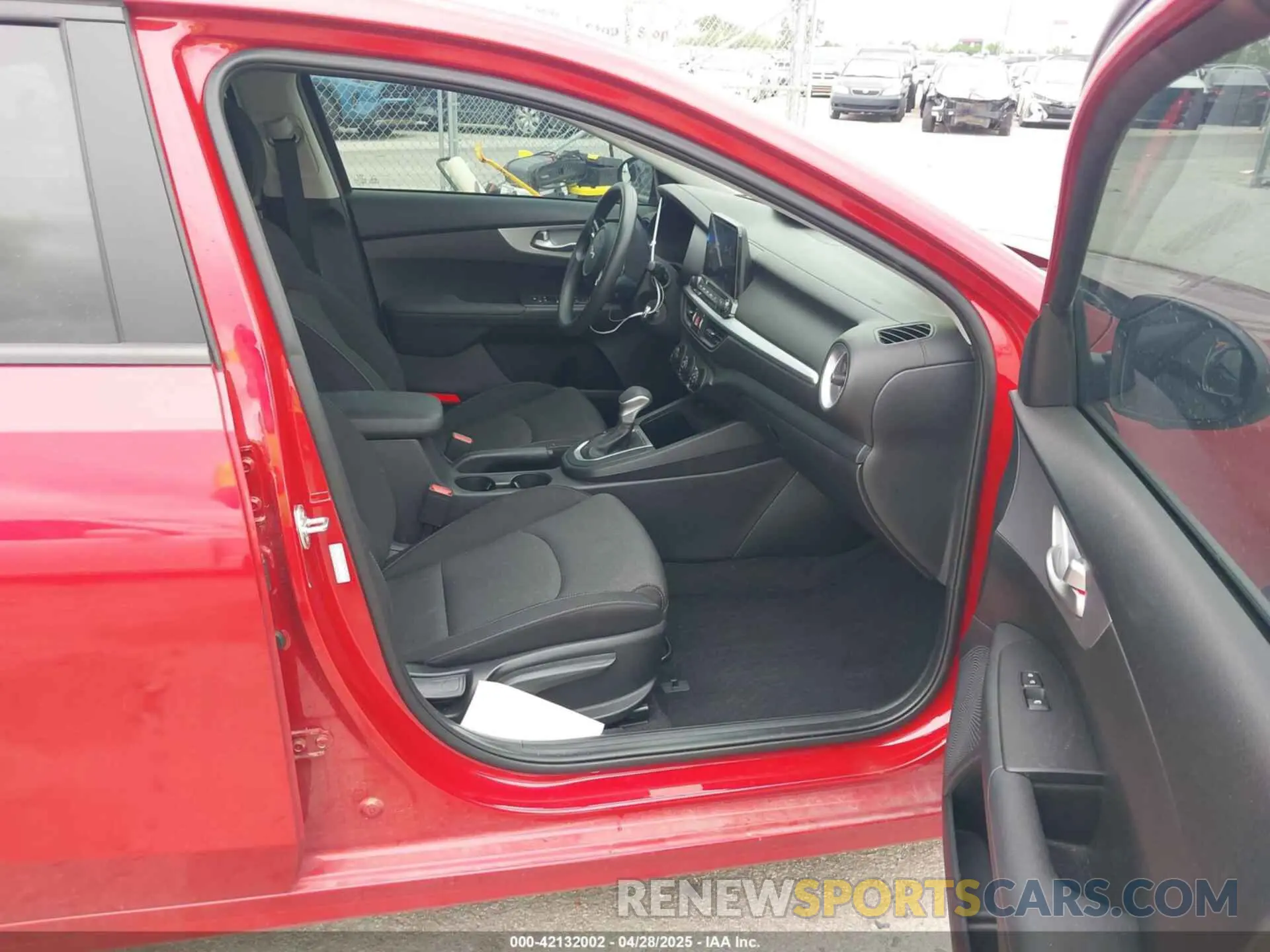 5 fotografías del automóvil dañado 3KPF24AD5PE682212 KIA FORTE 2023