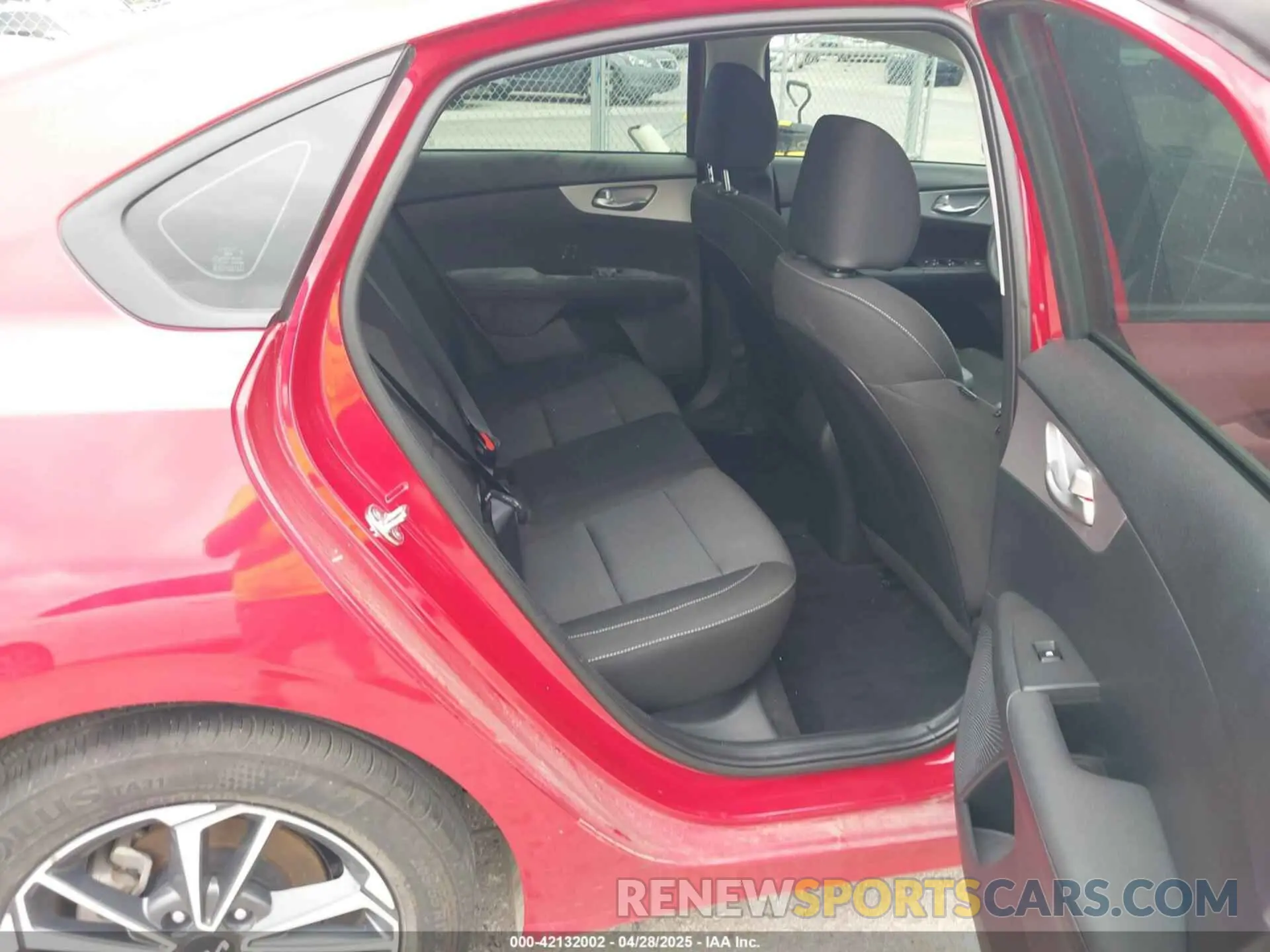 8 fotografías del automóvil dañado 3KPF24AD5PE682212 KIA FORTE 2023