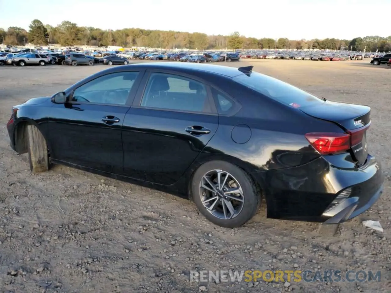 2 fotografías del automóvil dañado 3KPF24AD5PE686647 KIA FORTE 2023