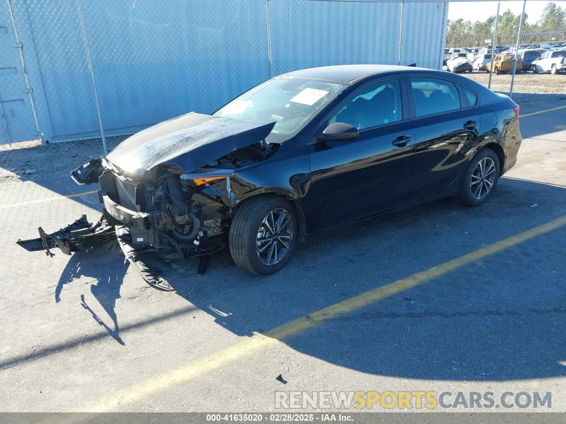 2 fotografías del automóvil dañado 3KPF24AD5PE689578 KIA FORTE 2023