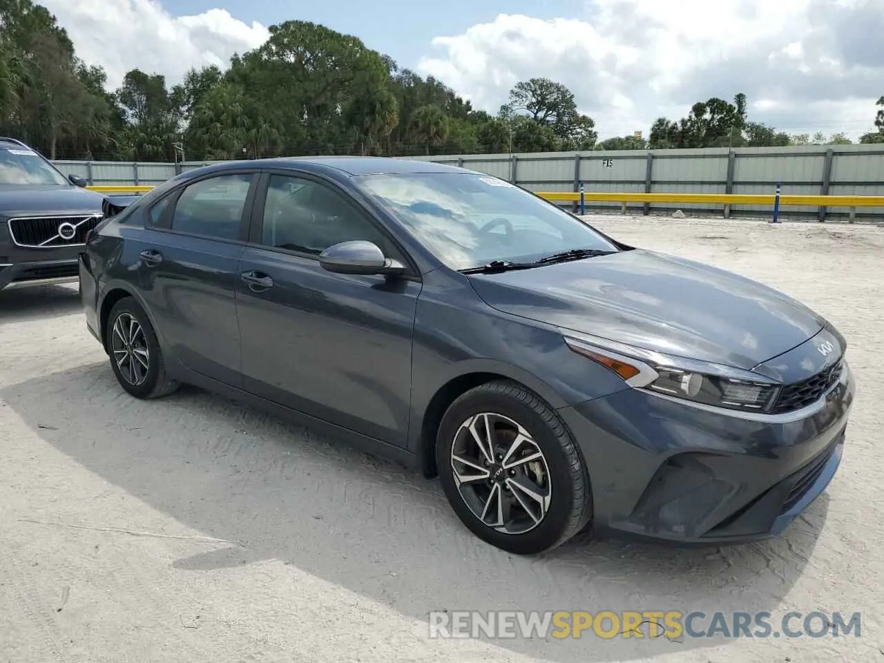 4 fotografías del automóvil dañado 3KPF24AD6PE554612 KIA FORTE 2023