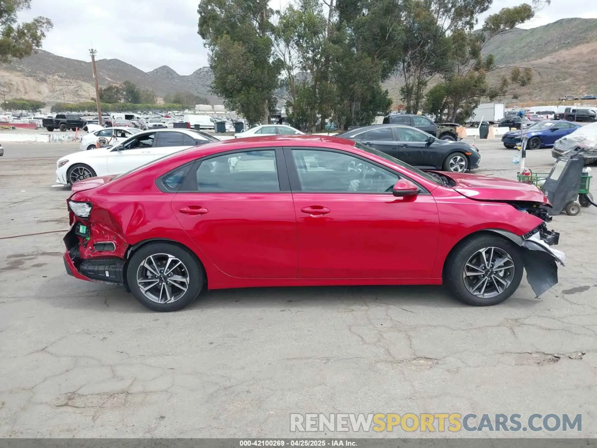 12 fotografías del automóvil dañado 3KPF24AD6PE580787 KIA FORTE 2023