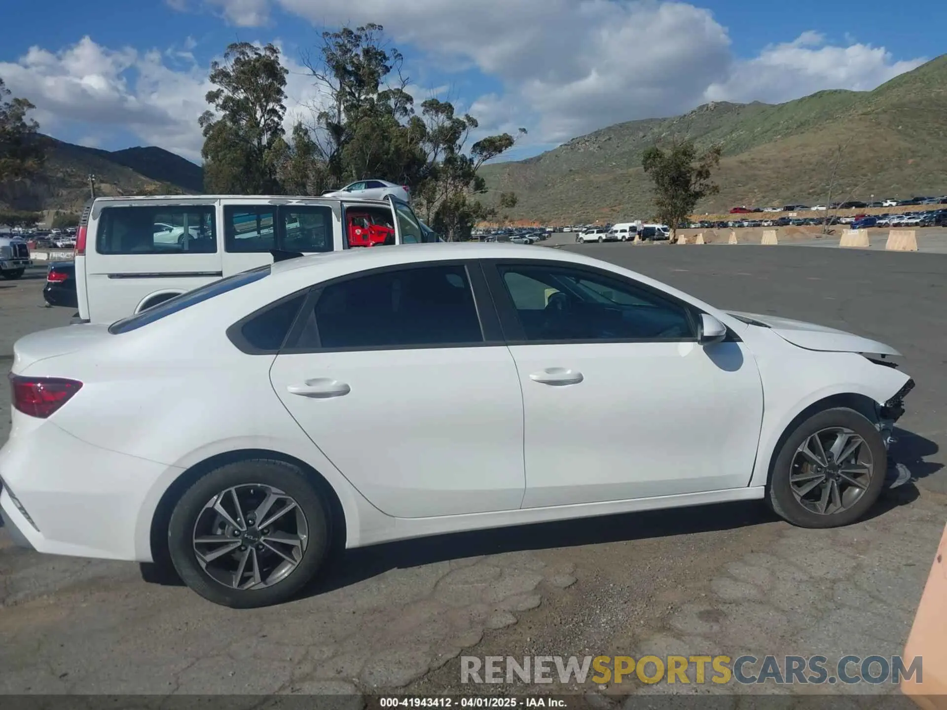 14 fotografías del automóvil dañado 3KPF24AD6PE636307 KIA FORTE 2023
