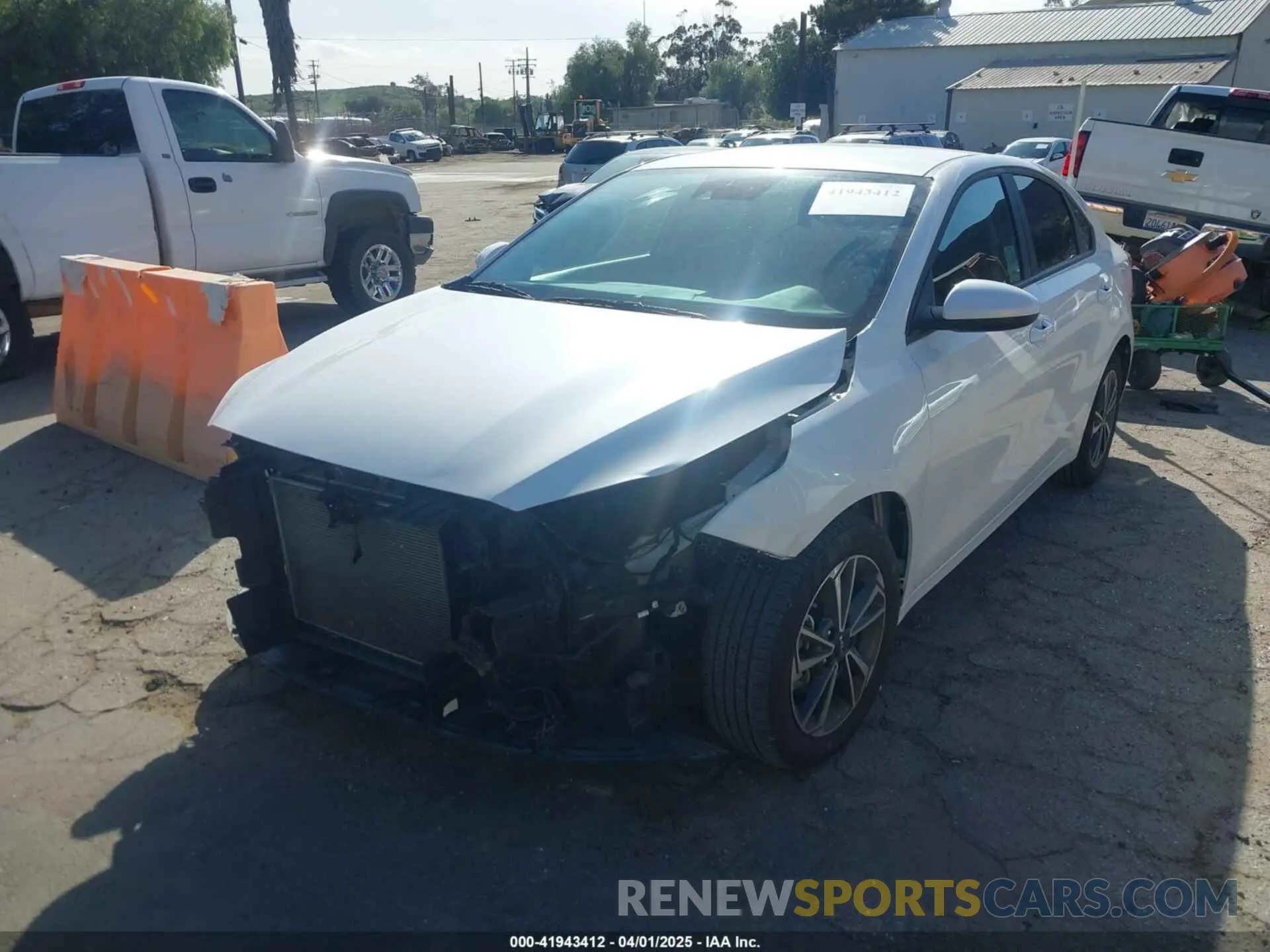 2 fotografías del automóvil dañado 3KPF24AD6PE636307 KIA FORTE 2023