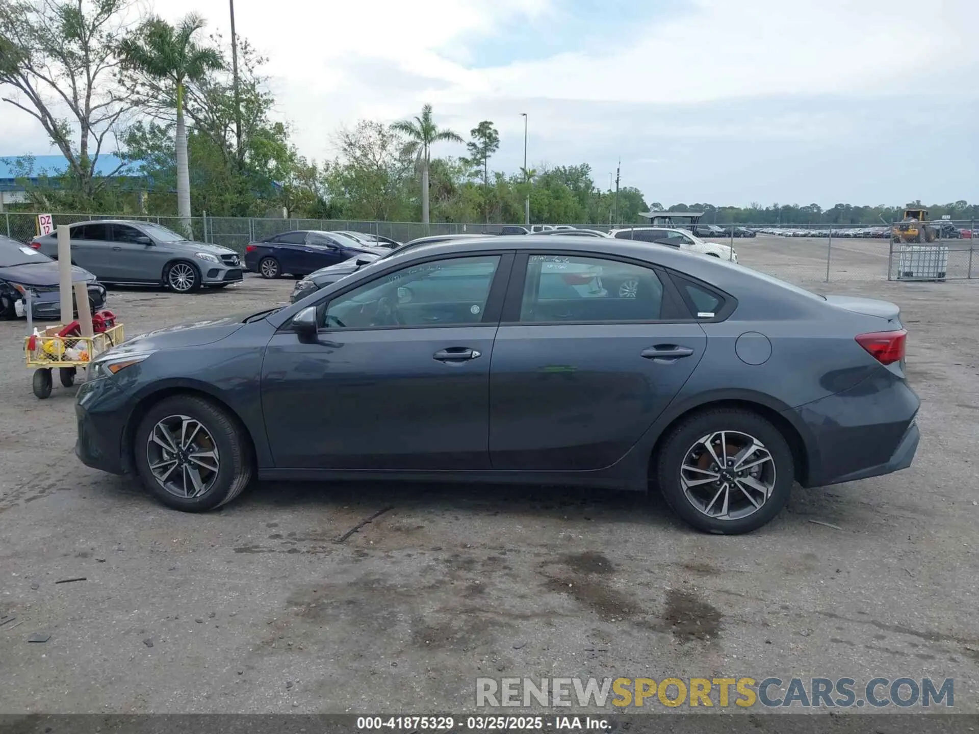 14 fotografías del automóvil dañado 3KPF24AD6PE645296 KIA FORTE 2023