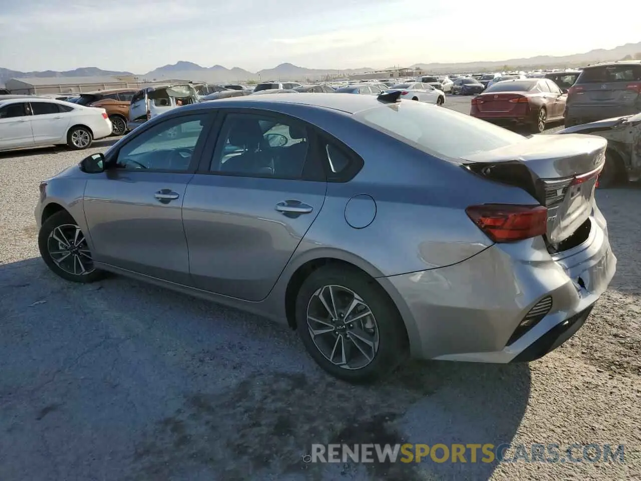 2 fotografías del automóvil dañado 3KPF24AD6PE647193 KIA FORTE 2023