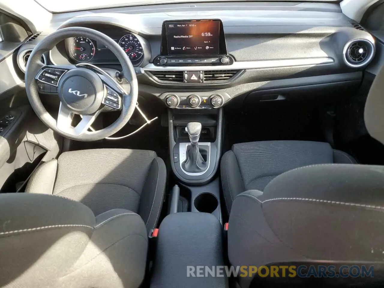 8 fotografías del automóvil dañado 3KPF24AD6PE647193 KIA FORTE 2023