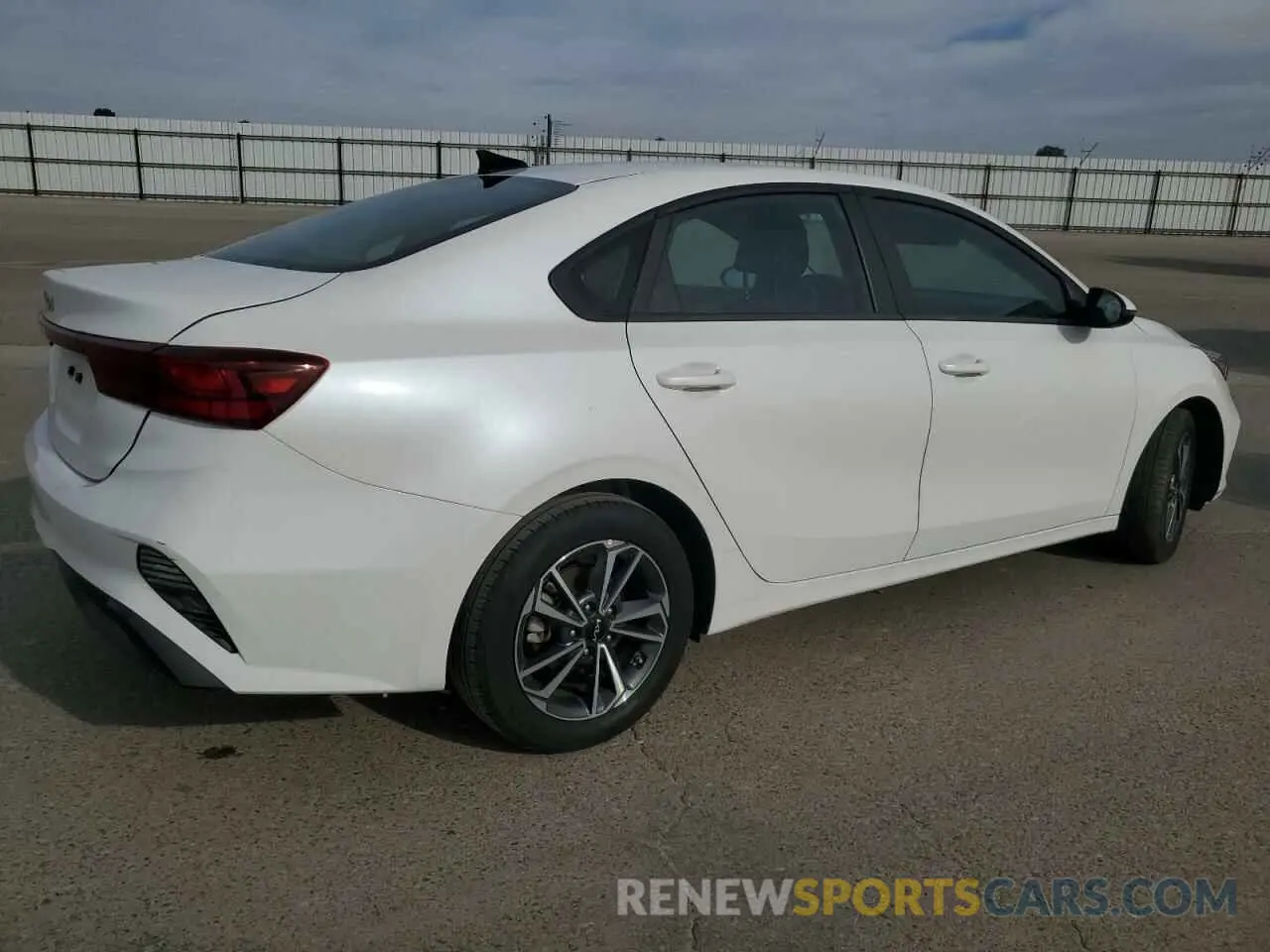 3 fotografías del automóvil dañado 3KPF24AD6PE674538 KIA FORTE 2023