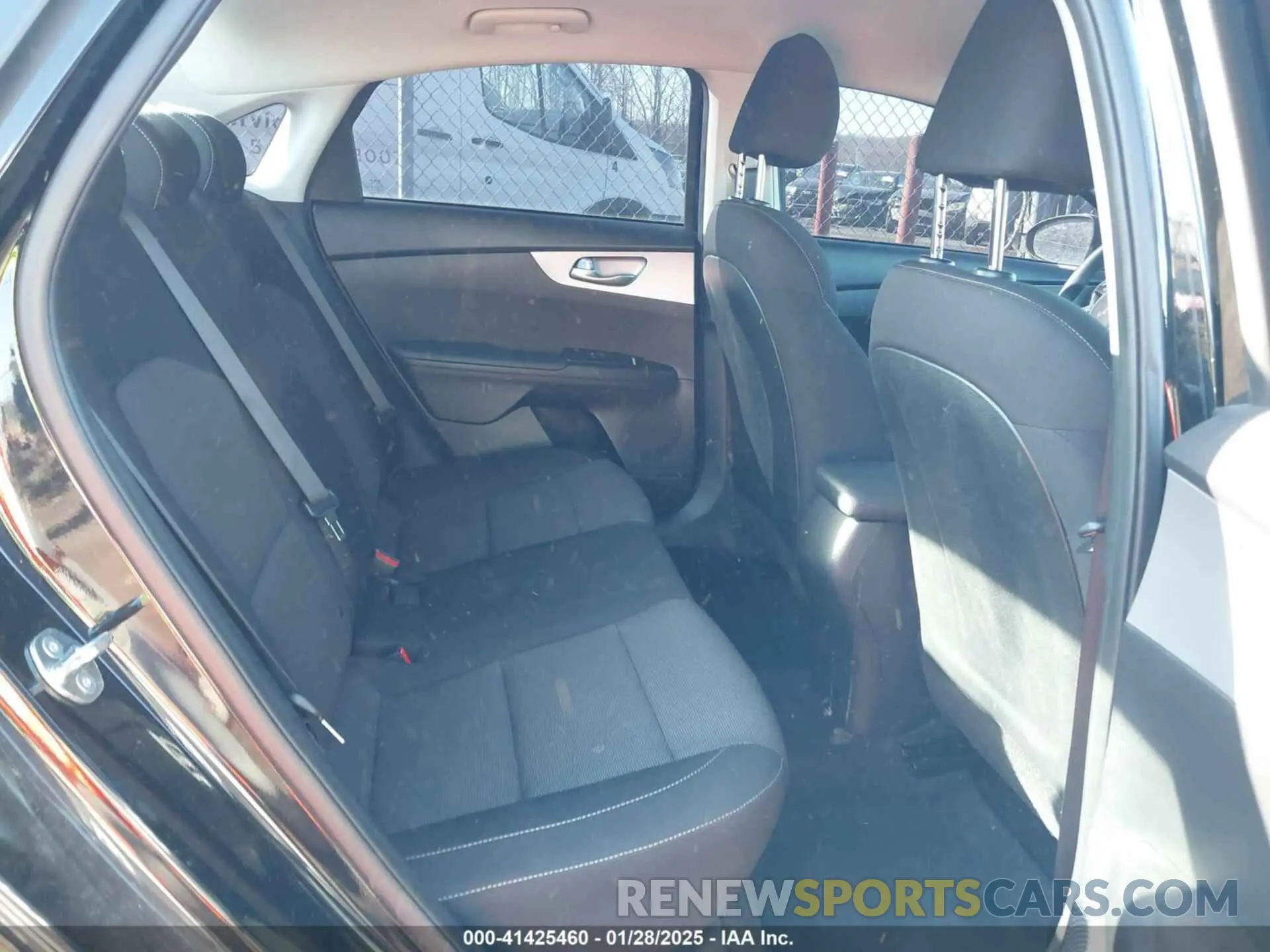 8 fotografías del automóvil dañado 3KPF24AD6PE675270 KIA FORTE 2023