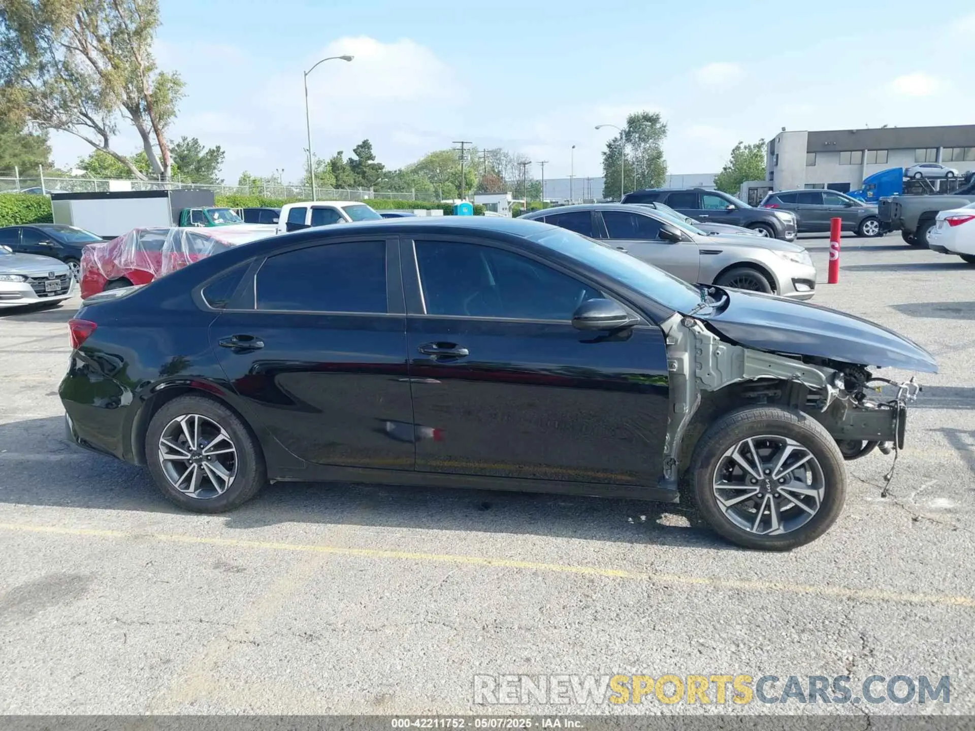 14 fotografías del automóvil dañado 3KPF24AD7PE550875 KIA FORTE 2023