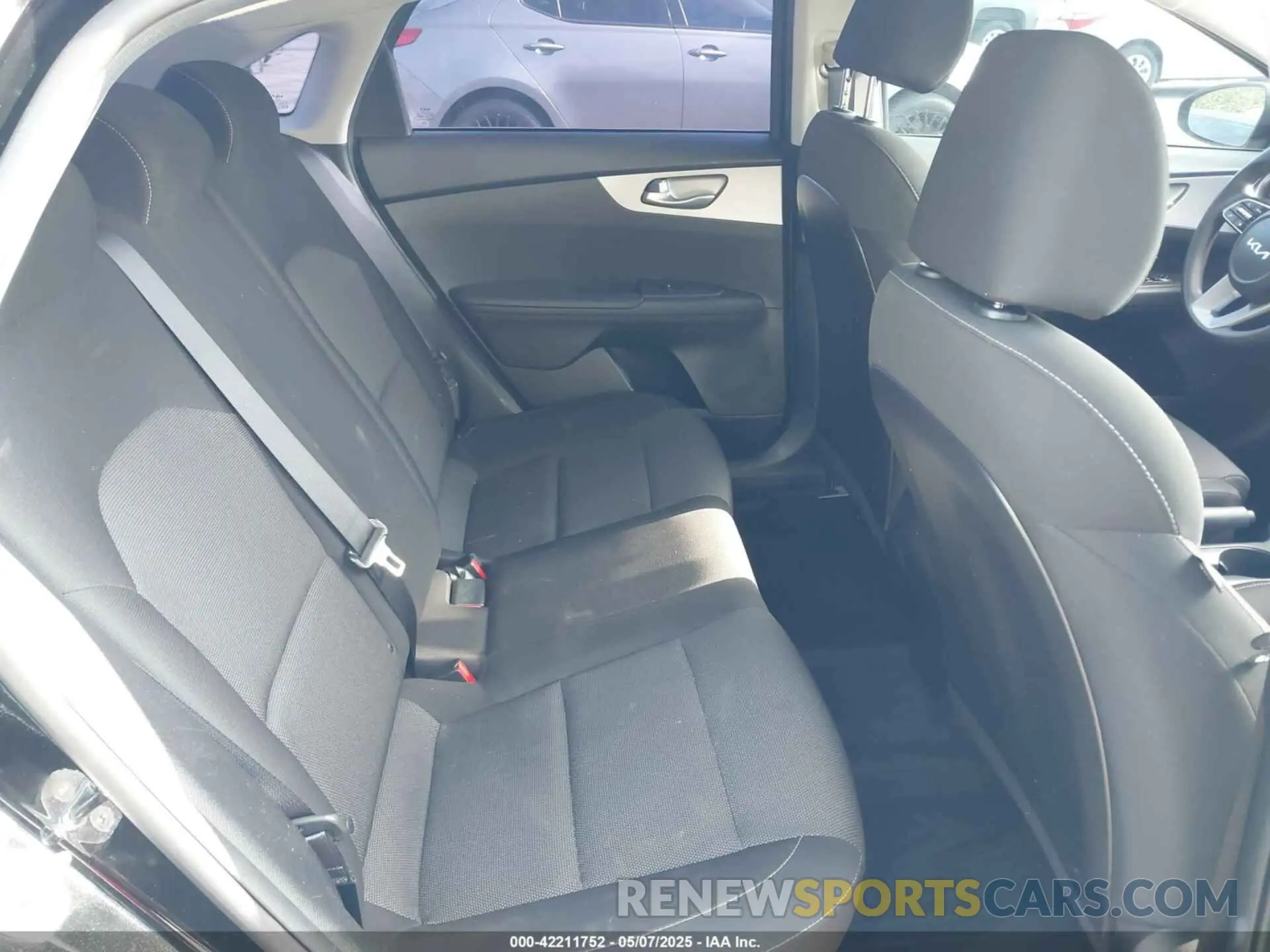 8 fotografías del automóvil dañado 3KPF24AD7PE550875 KIA FORTE 2023