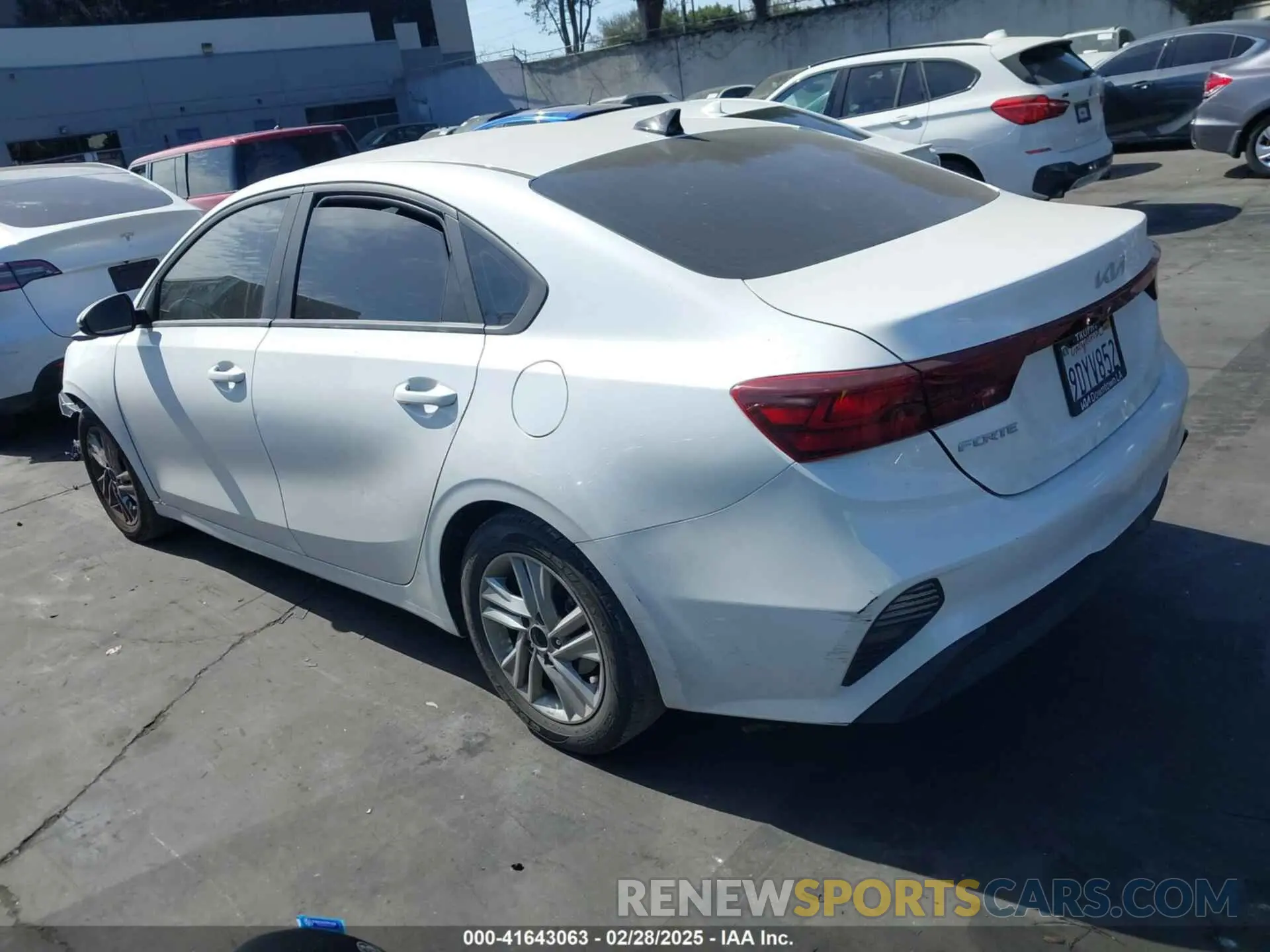 3 fotografías del automóvil dañado 3KPF24AD7PE551055 KIA FORTE 2023
