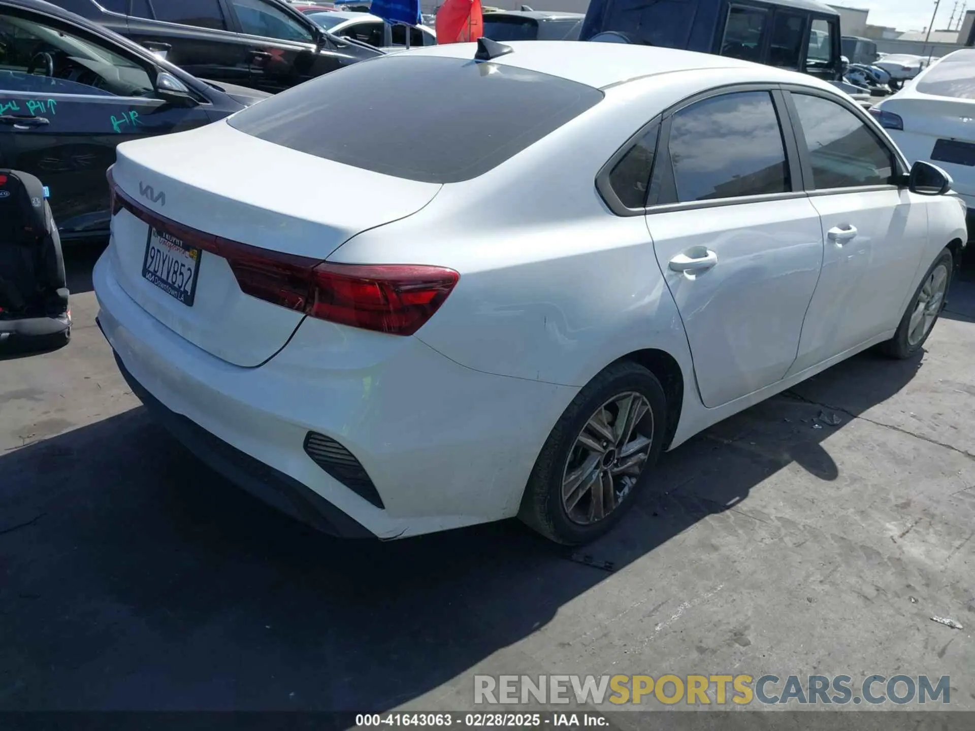 4 fotografías del automóvil dañado 3KPF24AD7PE551055 KIA FORTE 2023