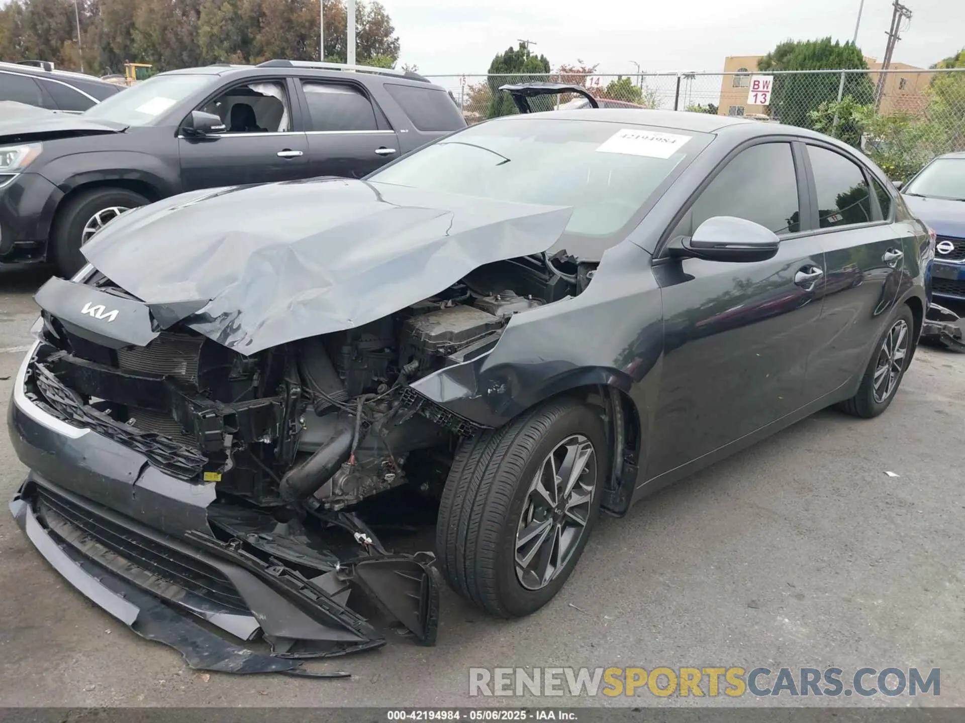 2 fotografías del automóvil dañado 3KPF24AD7PE563187 KIA FORTE 2023