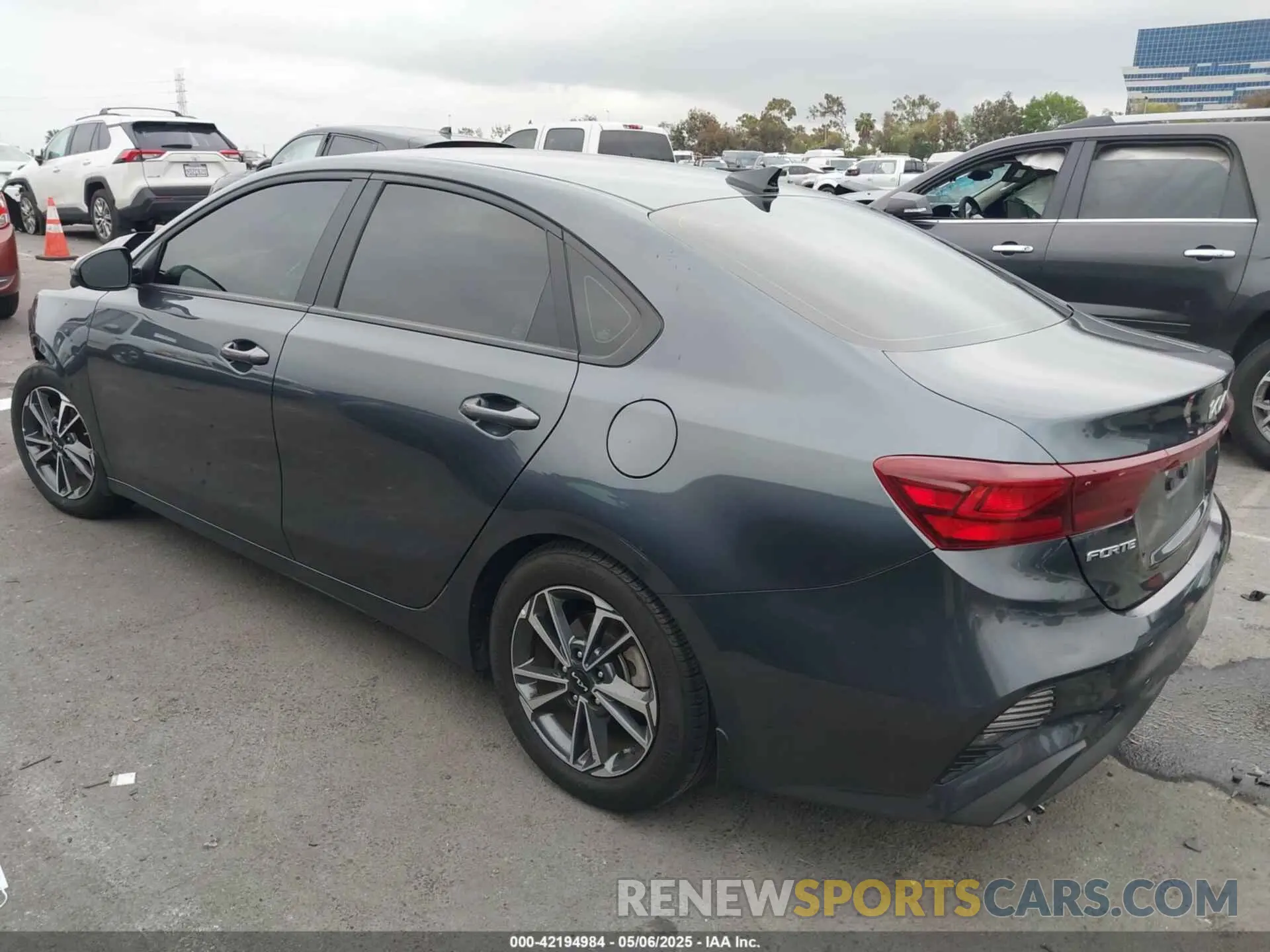 3 fotografías del automóvil dañado 3KPF24AD7PE563187 KIA FORTE 2023