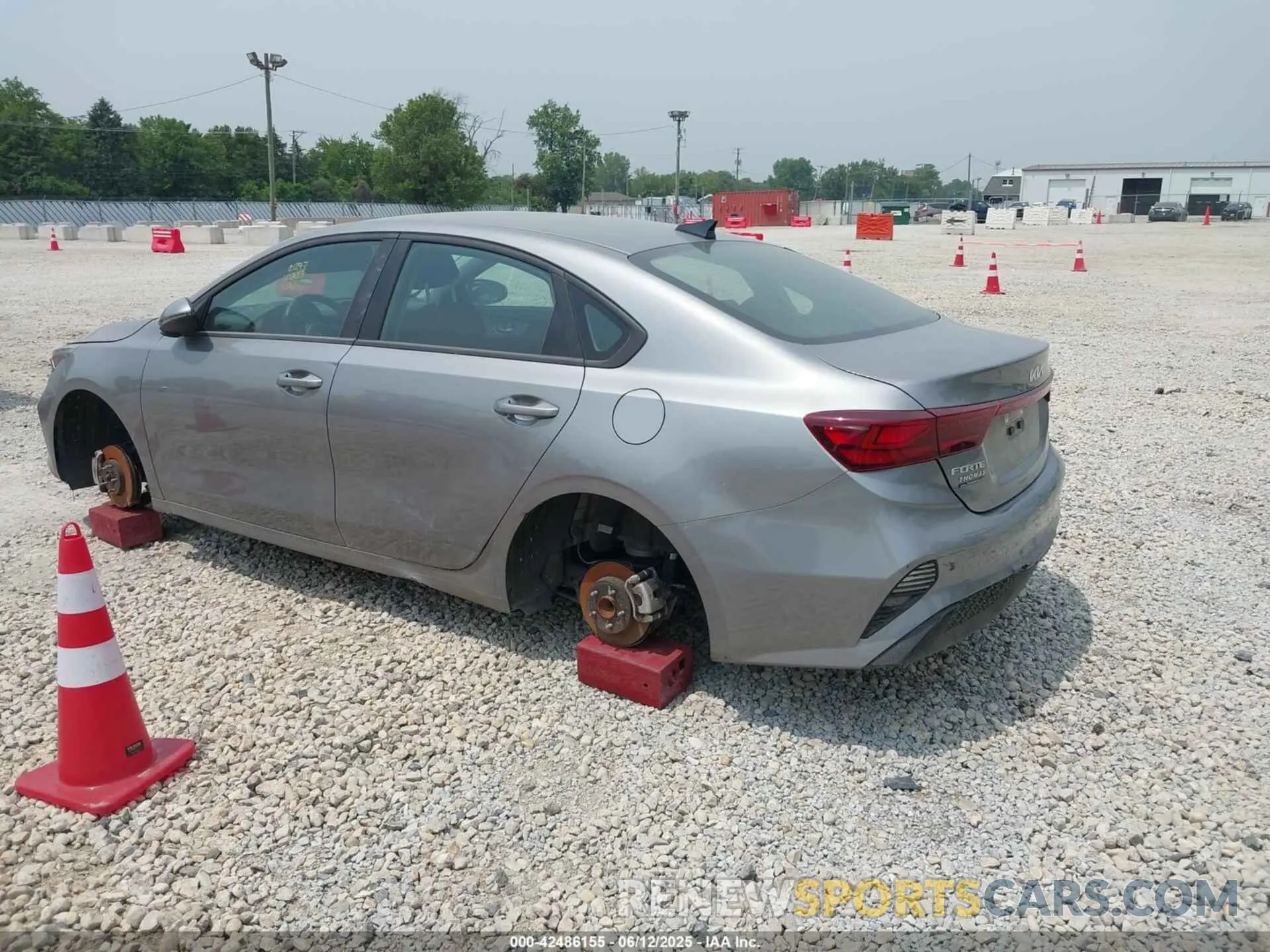 3 fotografías del automóvil dañado 3KPF24AD7PE587120 KIA FORTE 2023