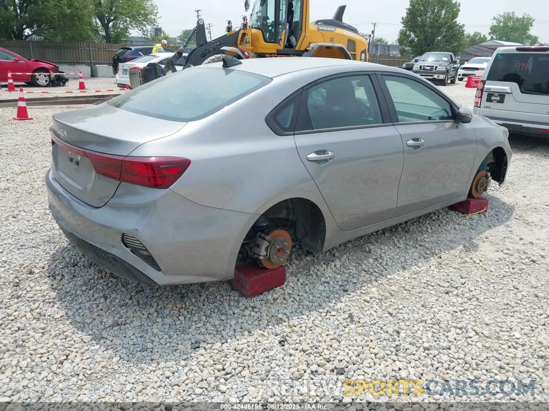 4 fotografías del automóvil dañado 3KPF24AD7PE587120 KIA FORTE 2023