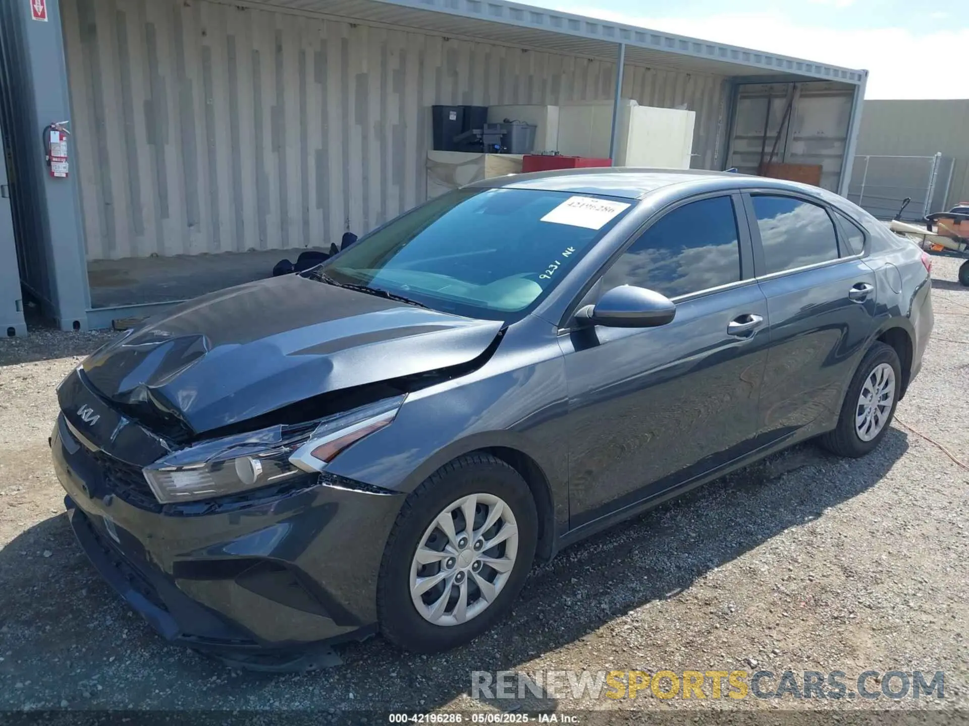 2 fotografías del automóvil dañado 3KPF24AD7PE609231 KIA FORTE 2023