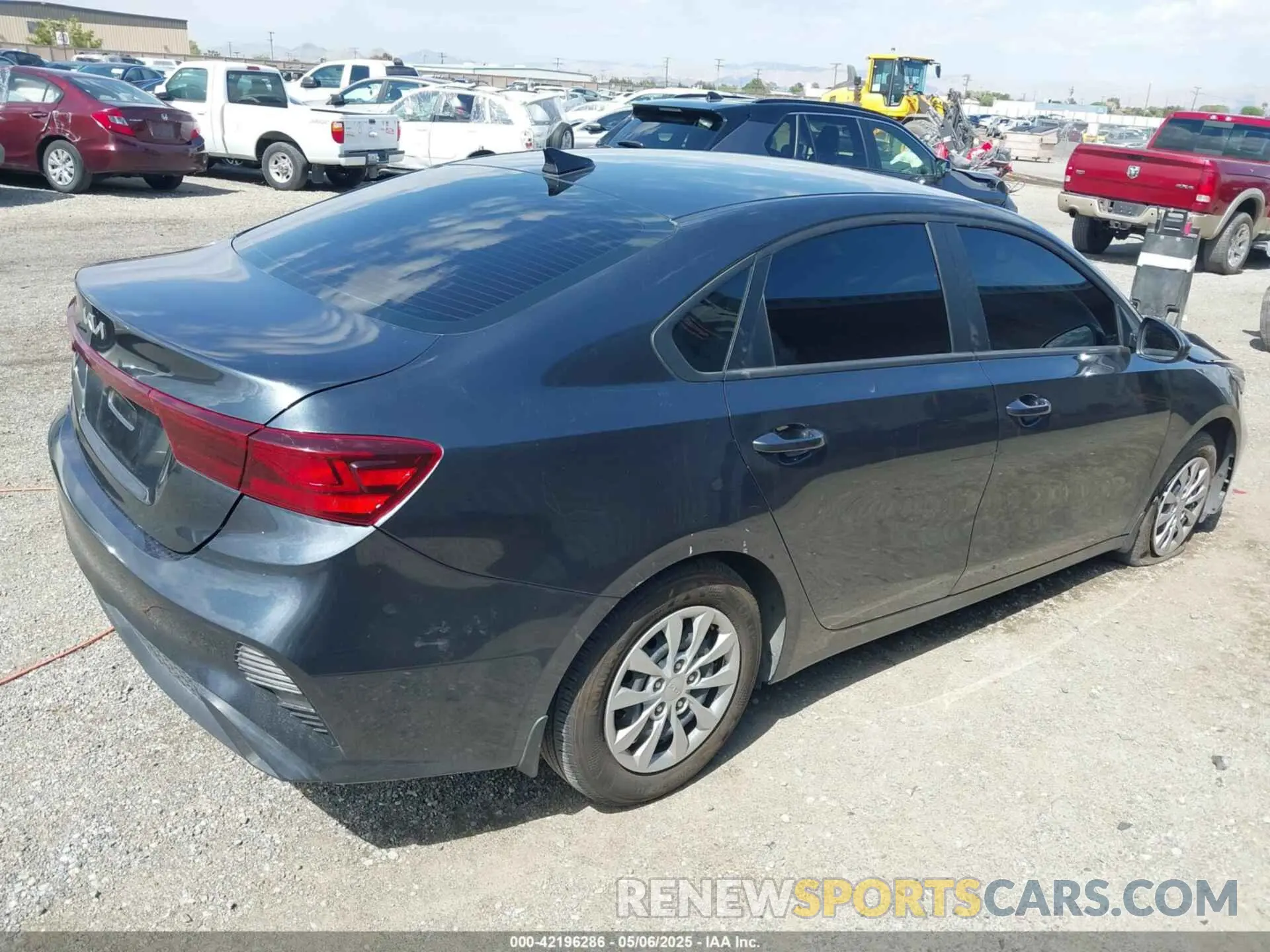 4 fotografías del automóvil dañado 3KPF24AD7PE609231 KIA FORTE 2023