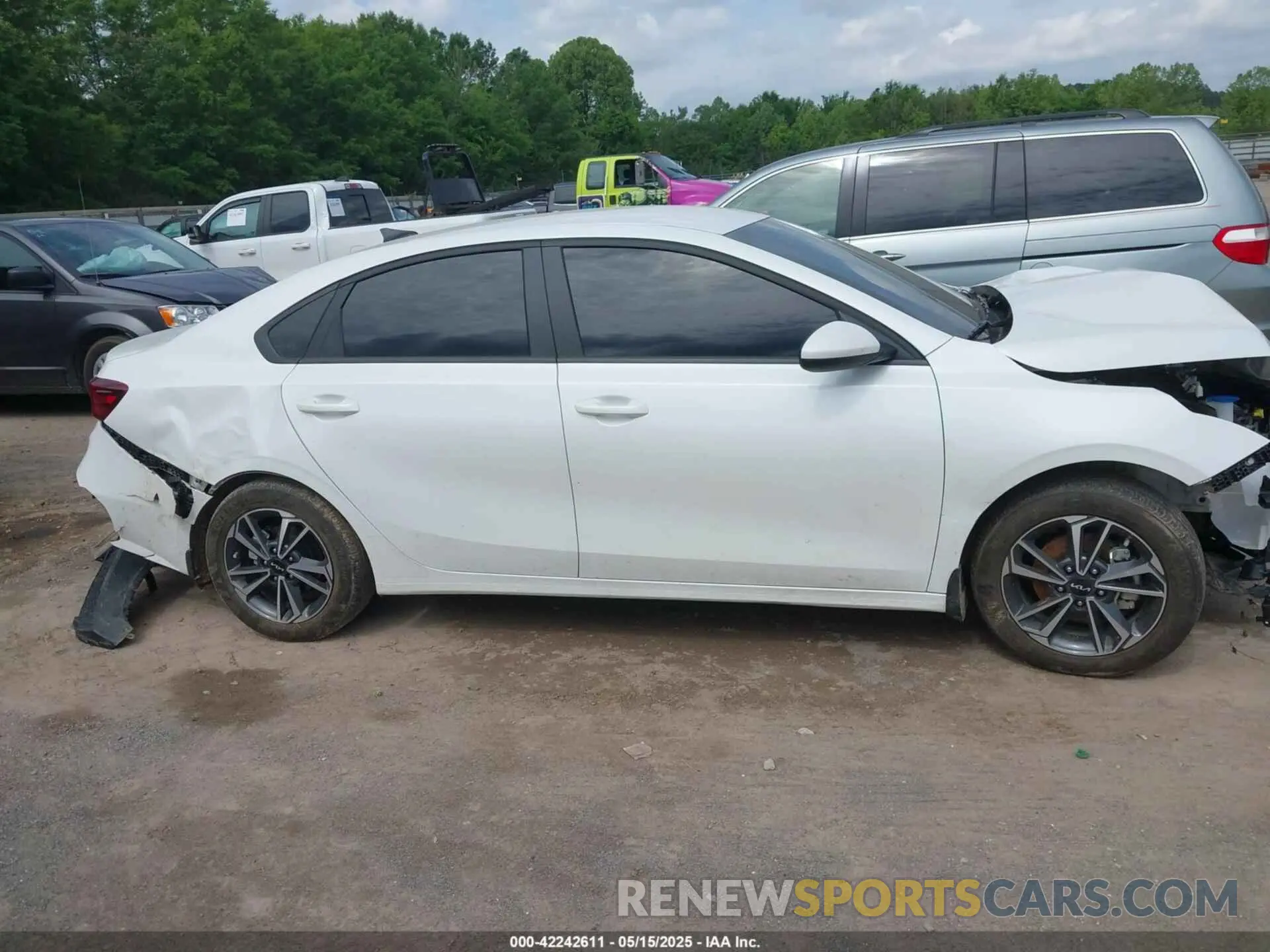 14 fotografías del automóvil dañado 3KPF24AD7PE641760 KIA FORTE 2023